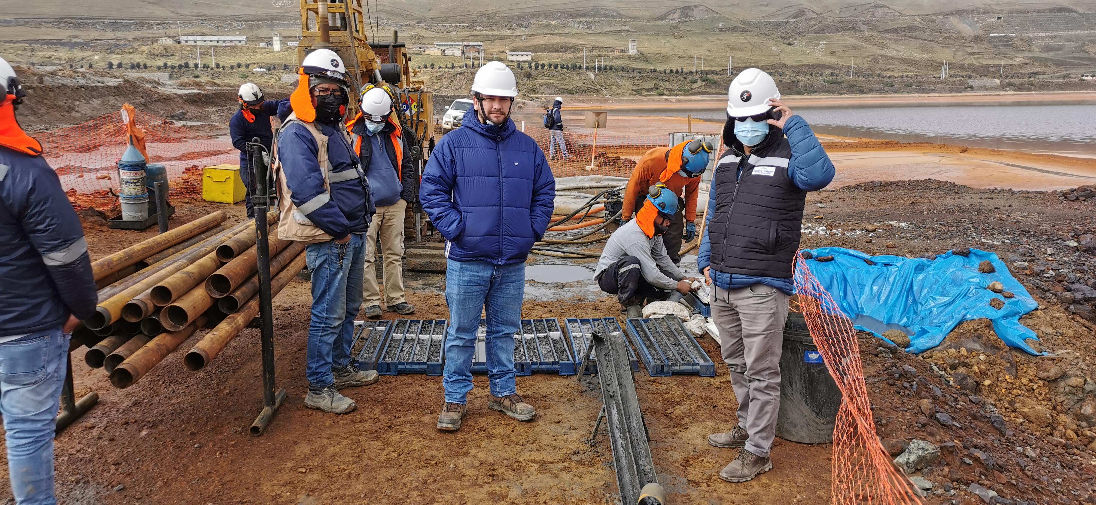 Operación de equipo de perforación diamantina HQ y PQ en mina de Perú - CIENSO